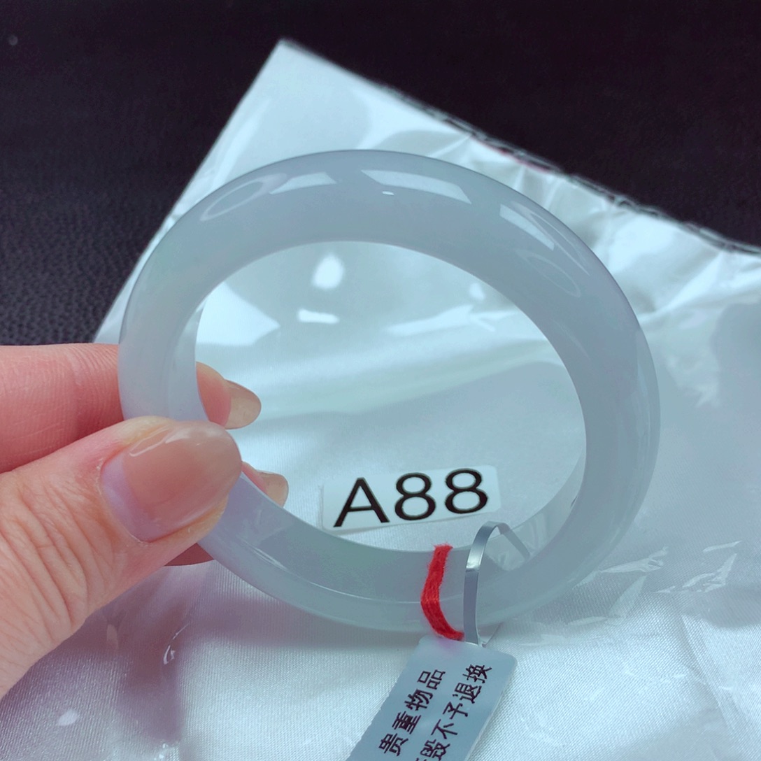 翡翠手镯未镶嵌手镯88