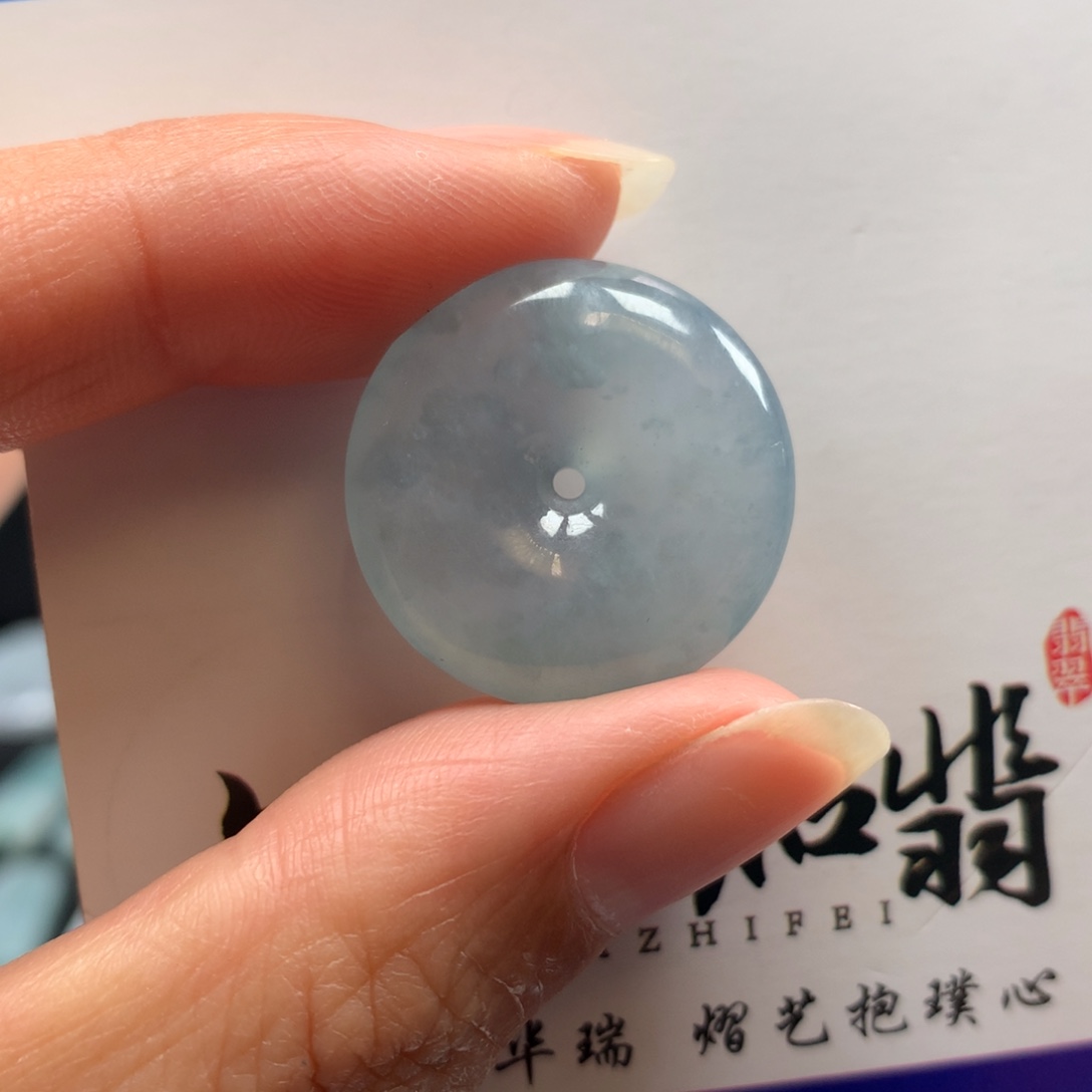 翡翠颈饰未镶嵌平安扣