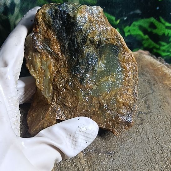 蛇纹石玉未镶嵌珠宝奇石