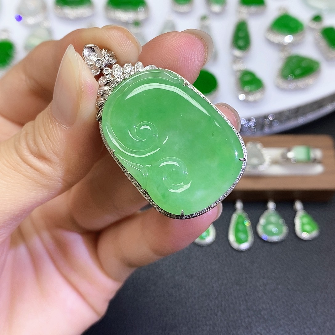 翡翠18K金镶嵌吊坠(不含链)