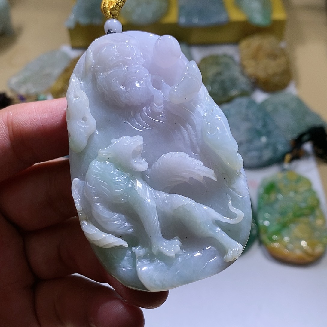 【闪购商品】翡翠颈饰未镶嵌虎牌