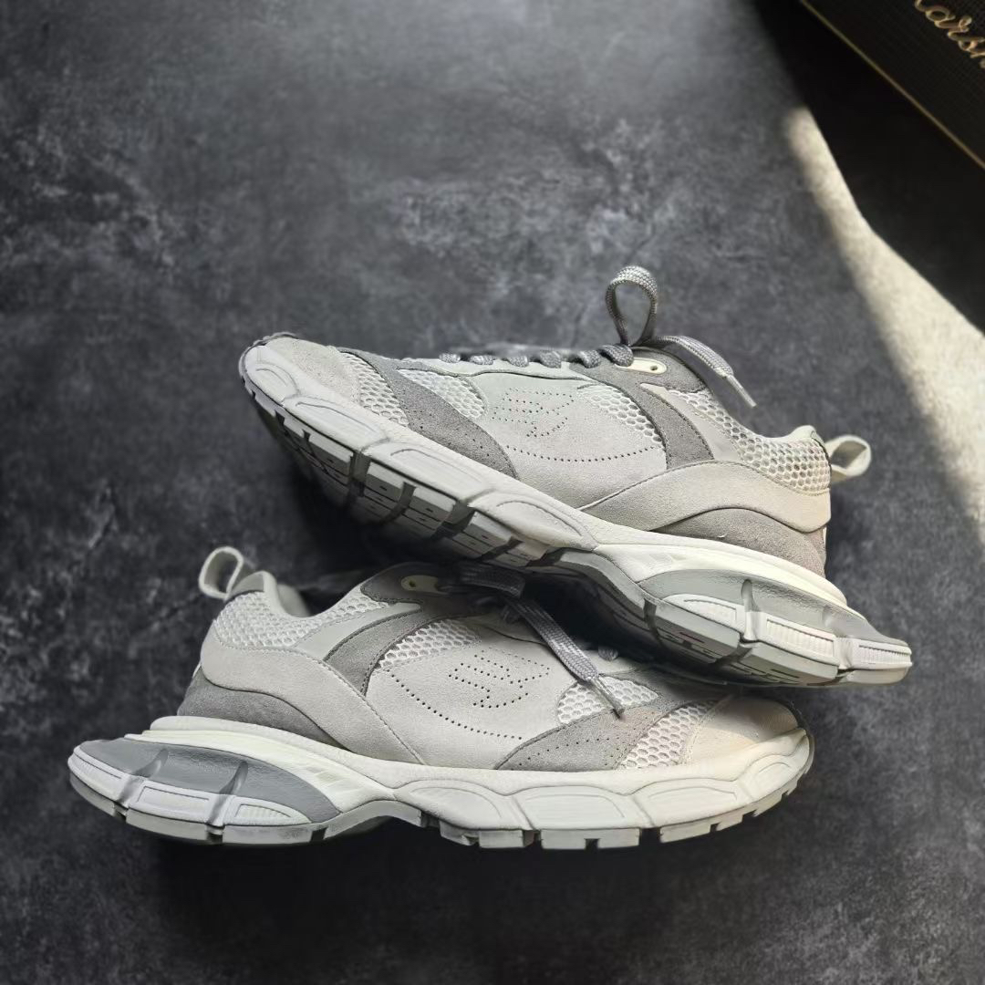 99新 Balenciaga/巴黎世家 42码  3XL 浅灰 鞋