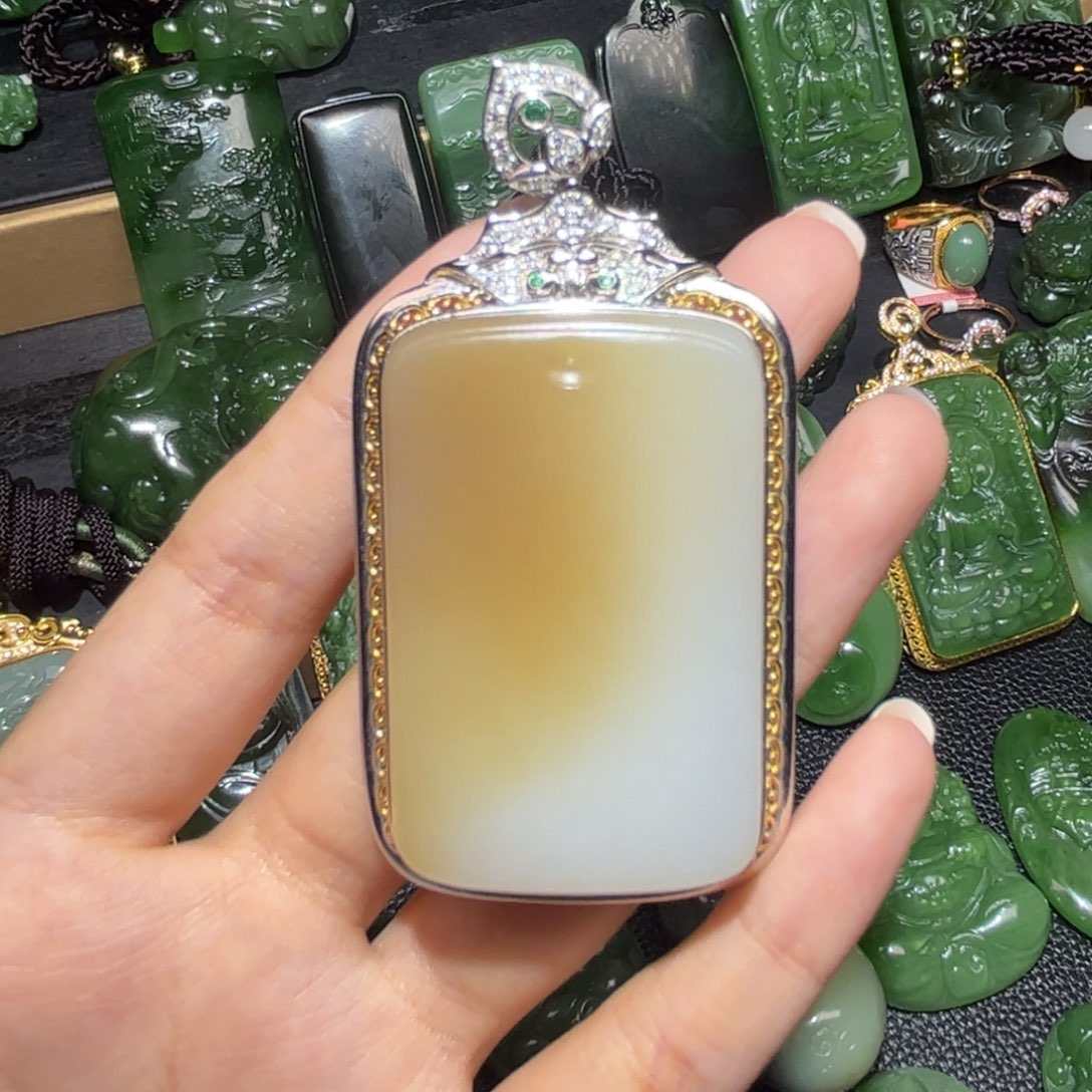 和田玉未镶嵌颈饰