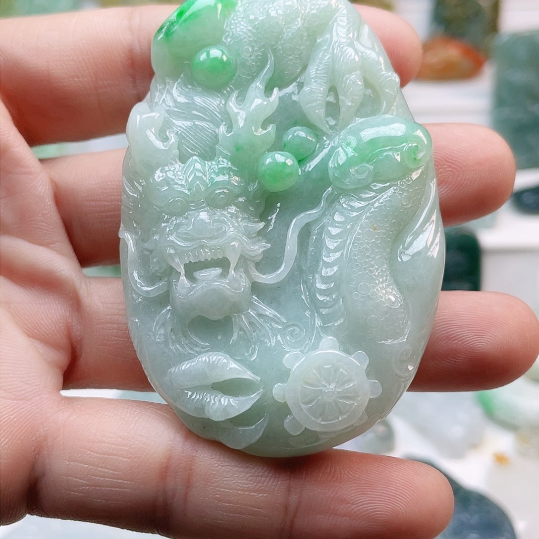 翡翠颈饰未镶嵌龙