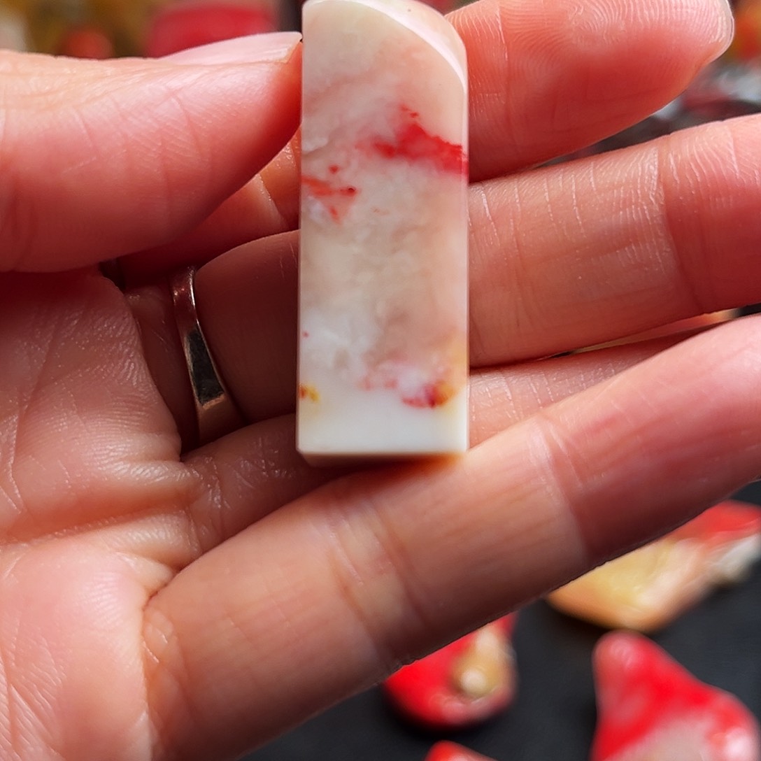 巴林石印石西**事鸡血石方章