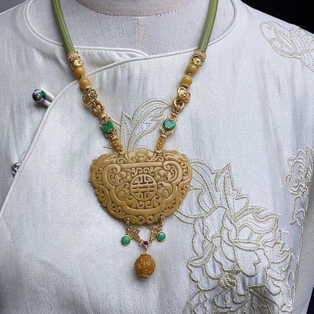 翡翠颈饰未镶嵌天然