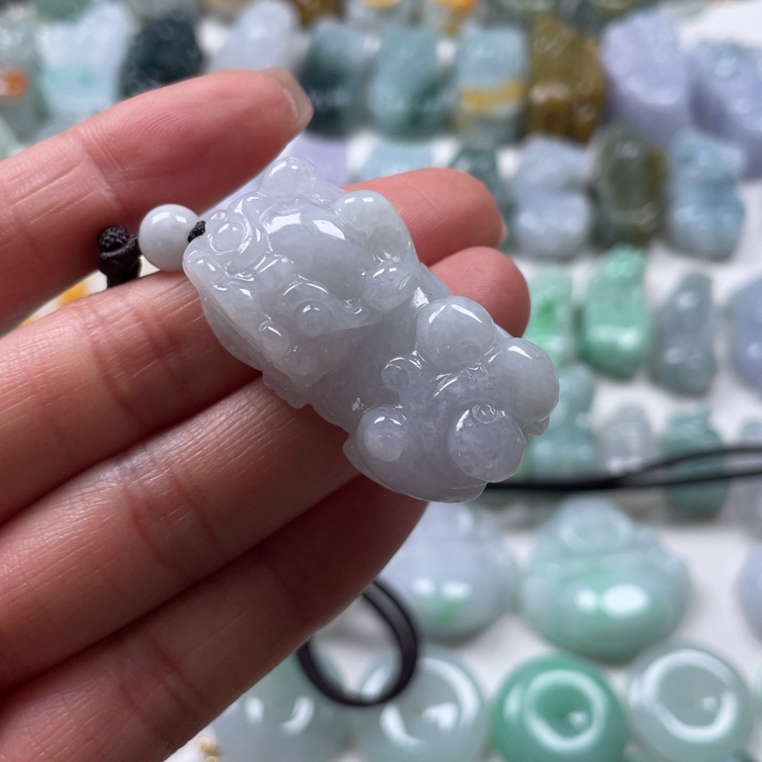 翡翠吊坠(赠链)未镶嵌