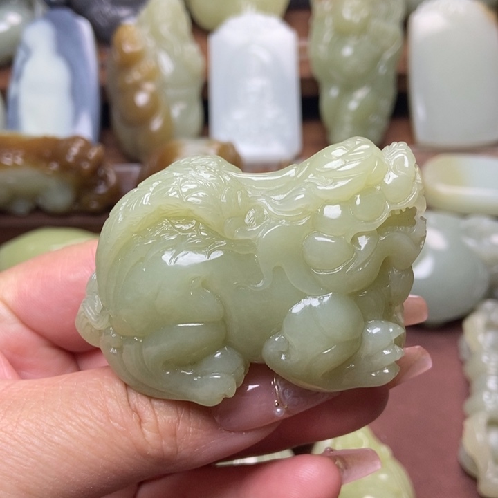 和田玉未镶嵌把件