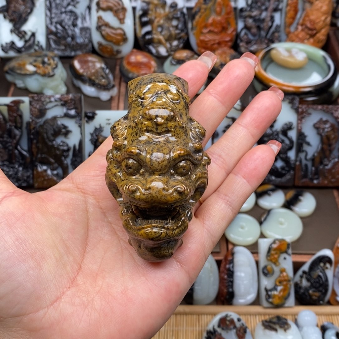 颈饰未镶嵌和田玉