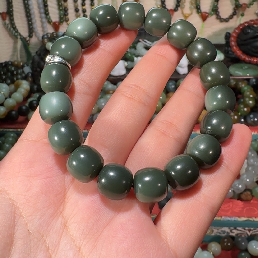 刘***戈和田玉未镶嵌手链