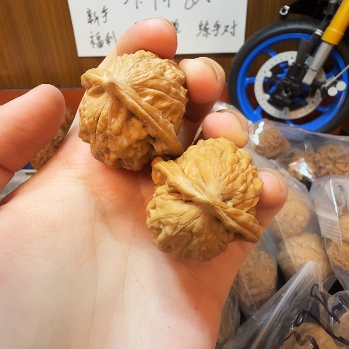 吊坠桃核36尺大红袍