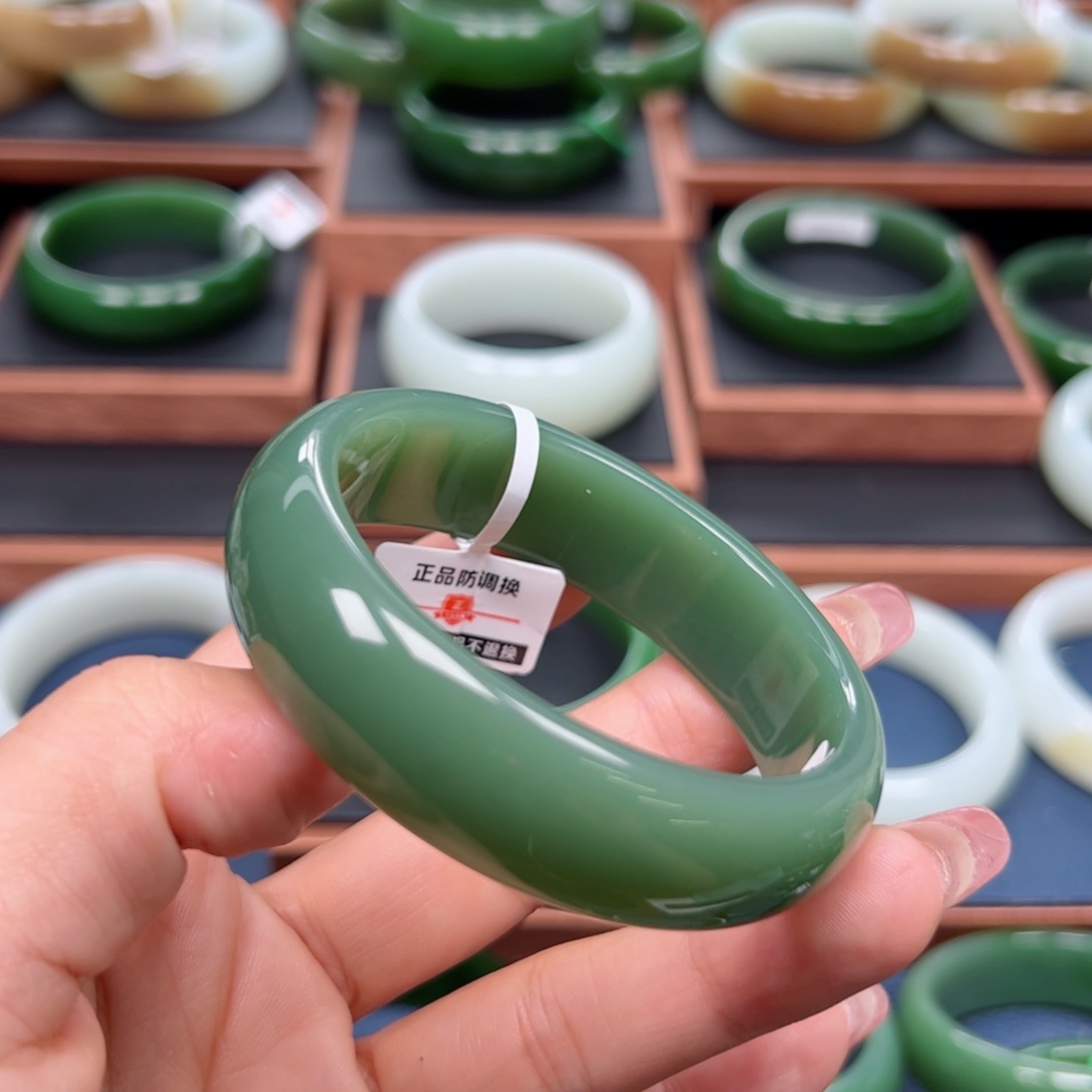 未镶嵌手镯和田玉（碧玉）