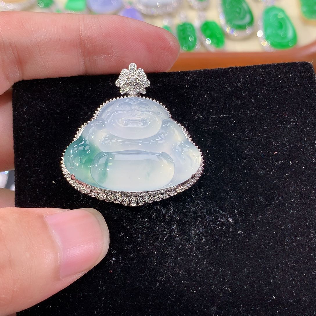 翡翠18K金镶嵌颈饰
