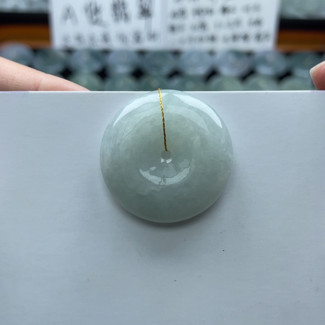 翡翠未镶嵌颈饰平安扣