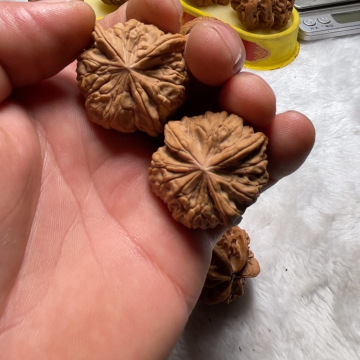 把件桃核妮*玉玺三棱