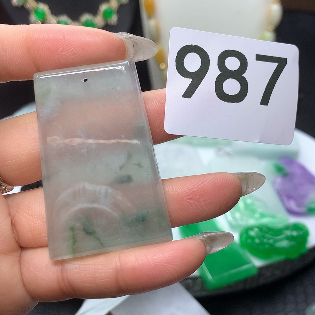 翡翠吊坠(赠链)未镶嵌