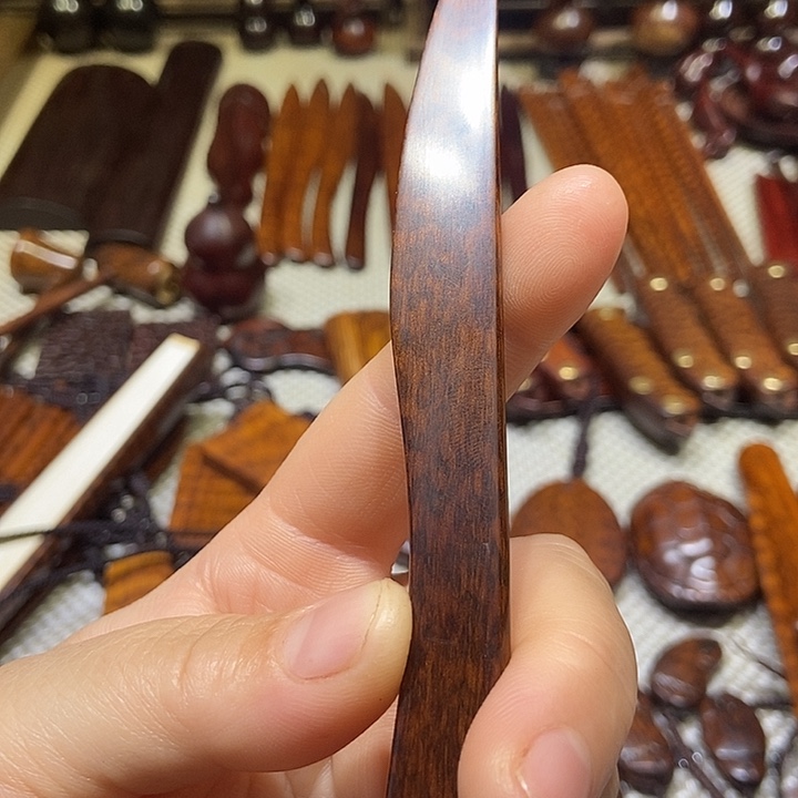 南美蛇纹木裁纸刀一把