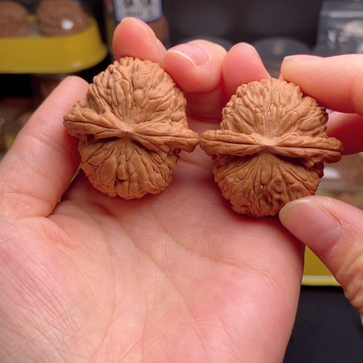 文玩核桃吊坠白狮子38尺