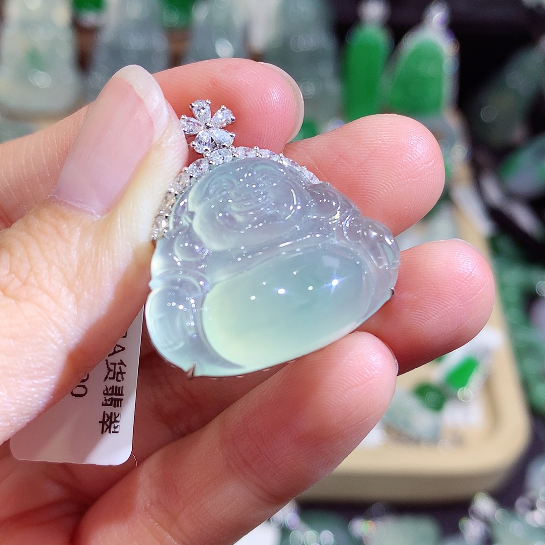 翡翠18K金镶嵌颈饰冰胶佛