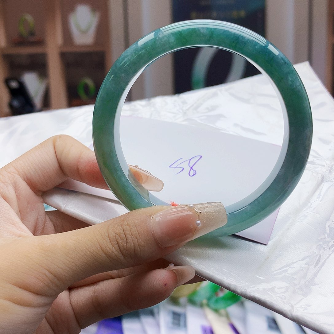 翡翠手镯未镶嵌778888899999999