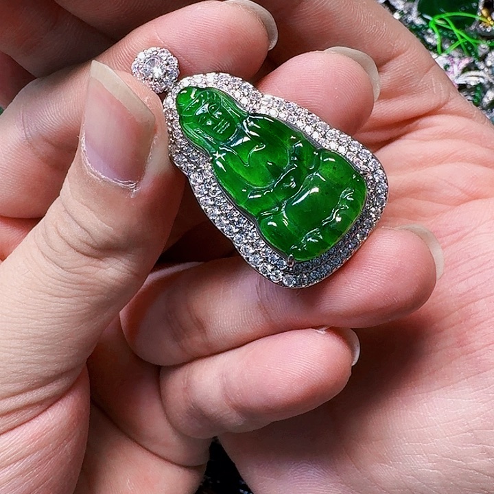 翡翠颈饰未镶嵌天然A货翡翠放漏