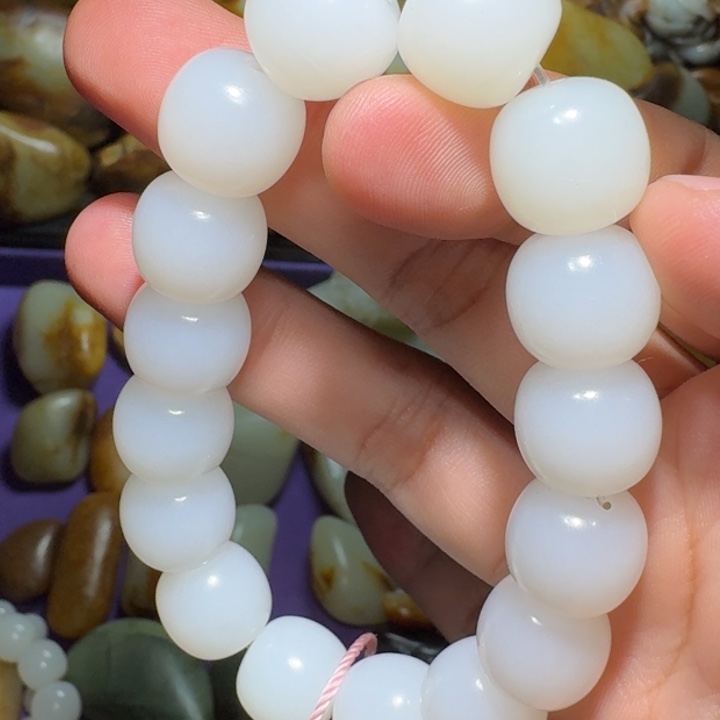 结***u和田玉未镶嵌颈饰