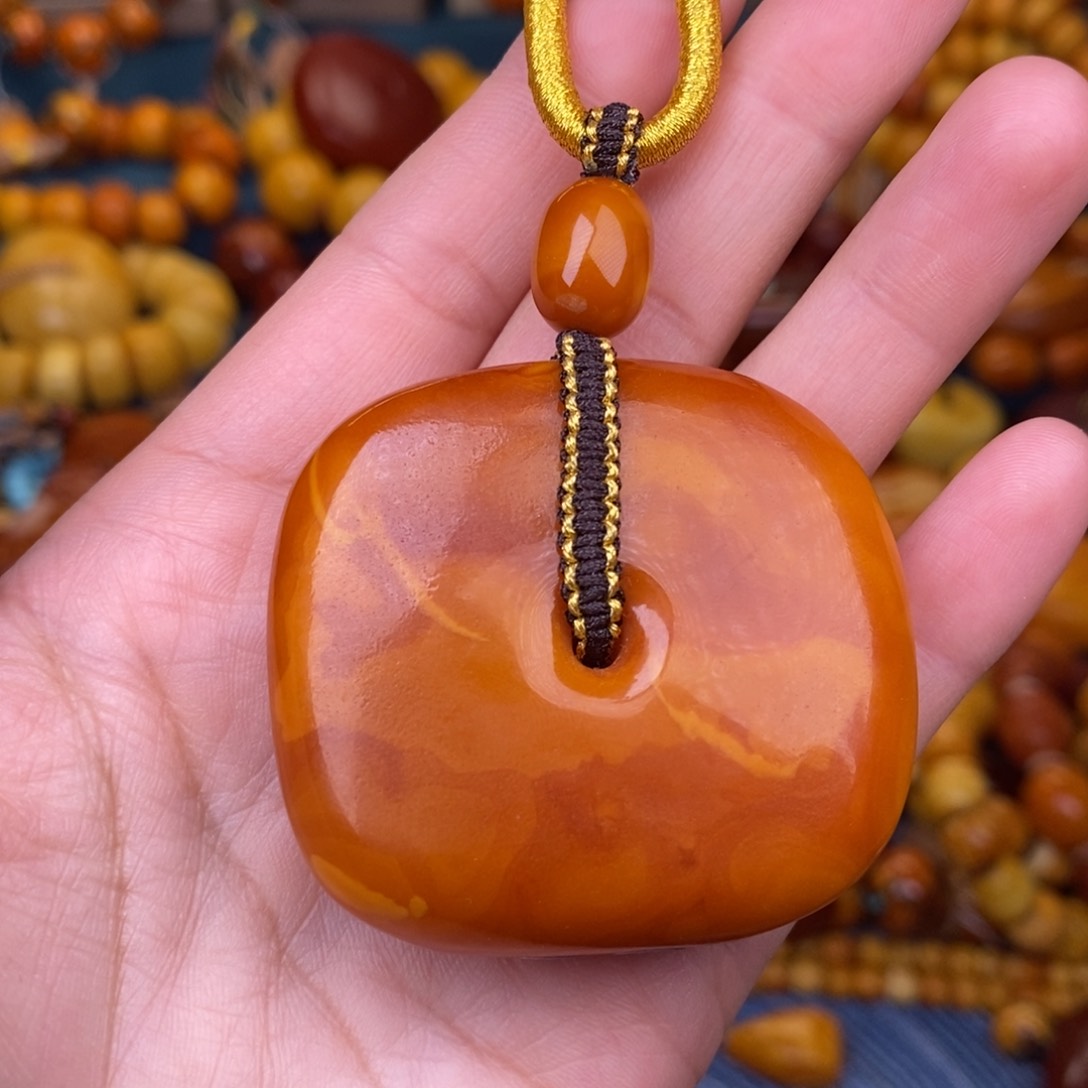 蜜蜡裸石未镶嵌蜜蜡