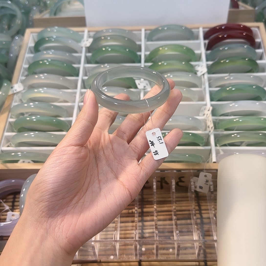 玛瑙/玉髓未镶嵌手镯圈口55.1