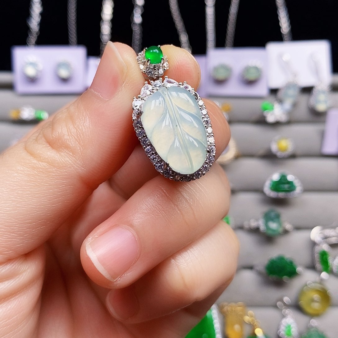 翡翠颈饰银S925镶嵌叶子吊坠