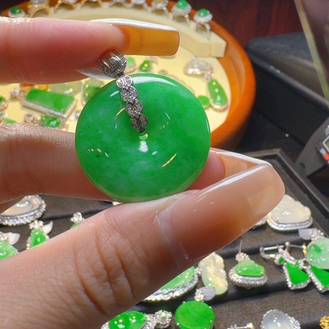 翡翠18K金镶嵌颈饰平安扣吊坠