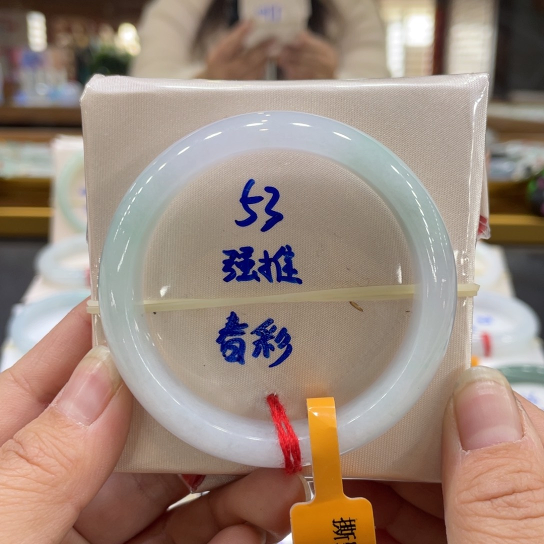 翡翠手镯未镶嵌翡翠