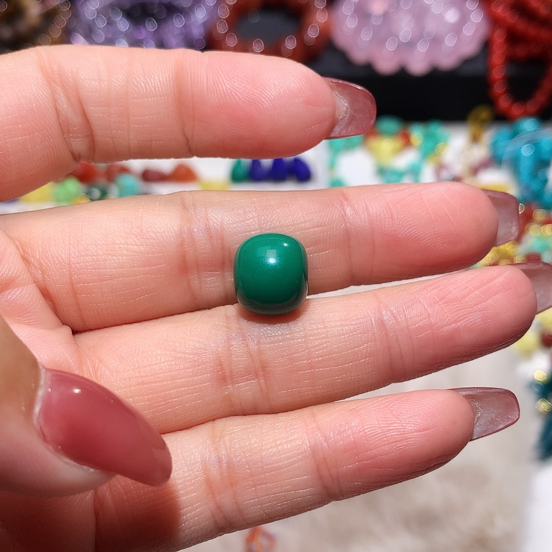 杨***泓南红玛瑙未镶嵌珠宝半成品