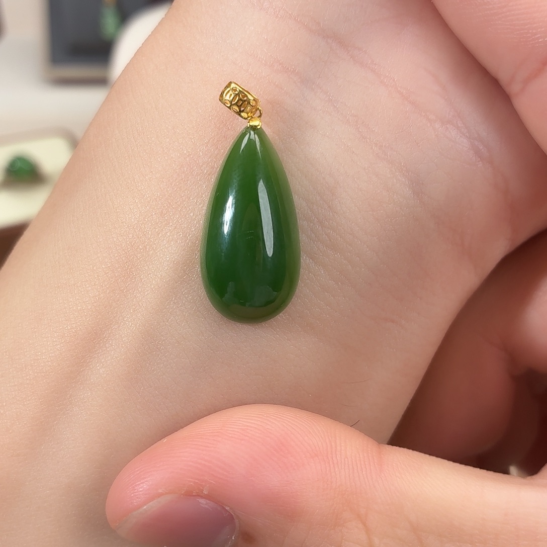 和田玉（碧玉）18K金镶嵌颈饰