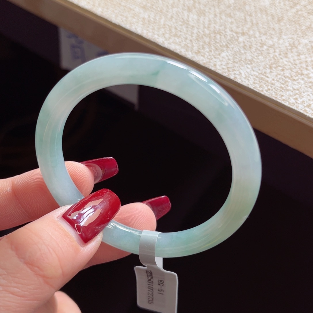 翡翠手镯未镶嵌手镯