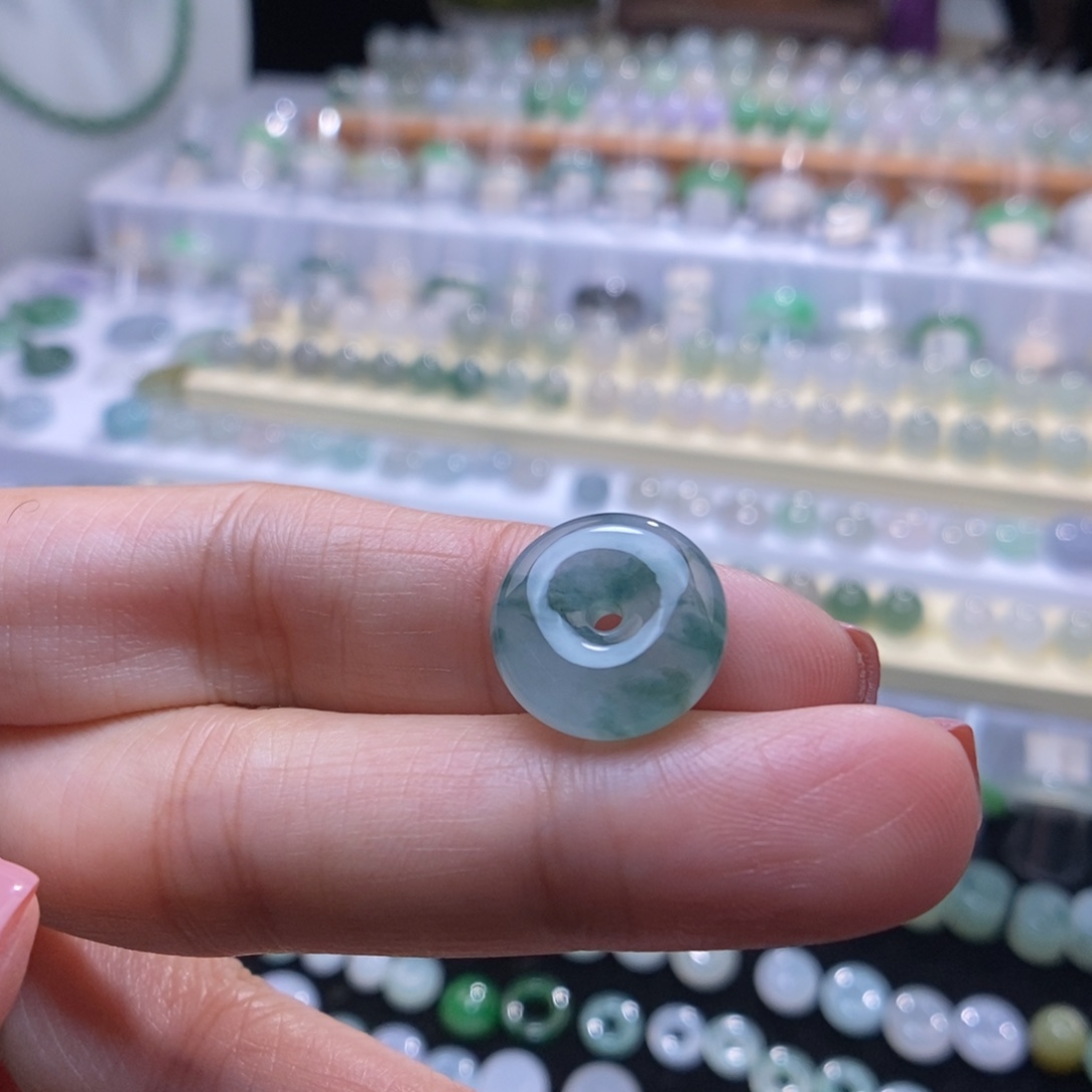 翡翠未镶嵌颈饰蓝花