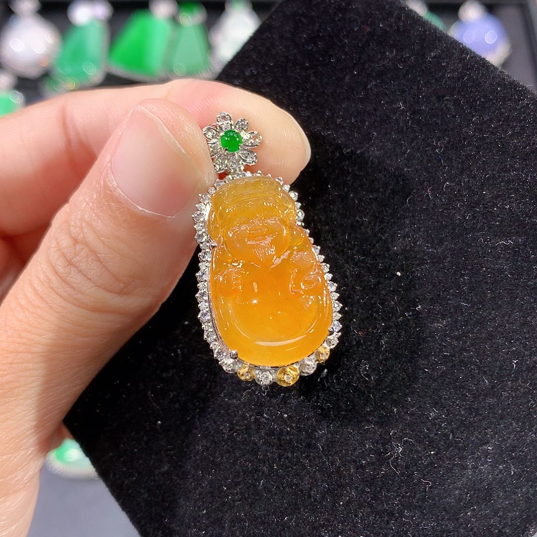 翡翠18K金镶嵌颈饰