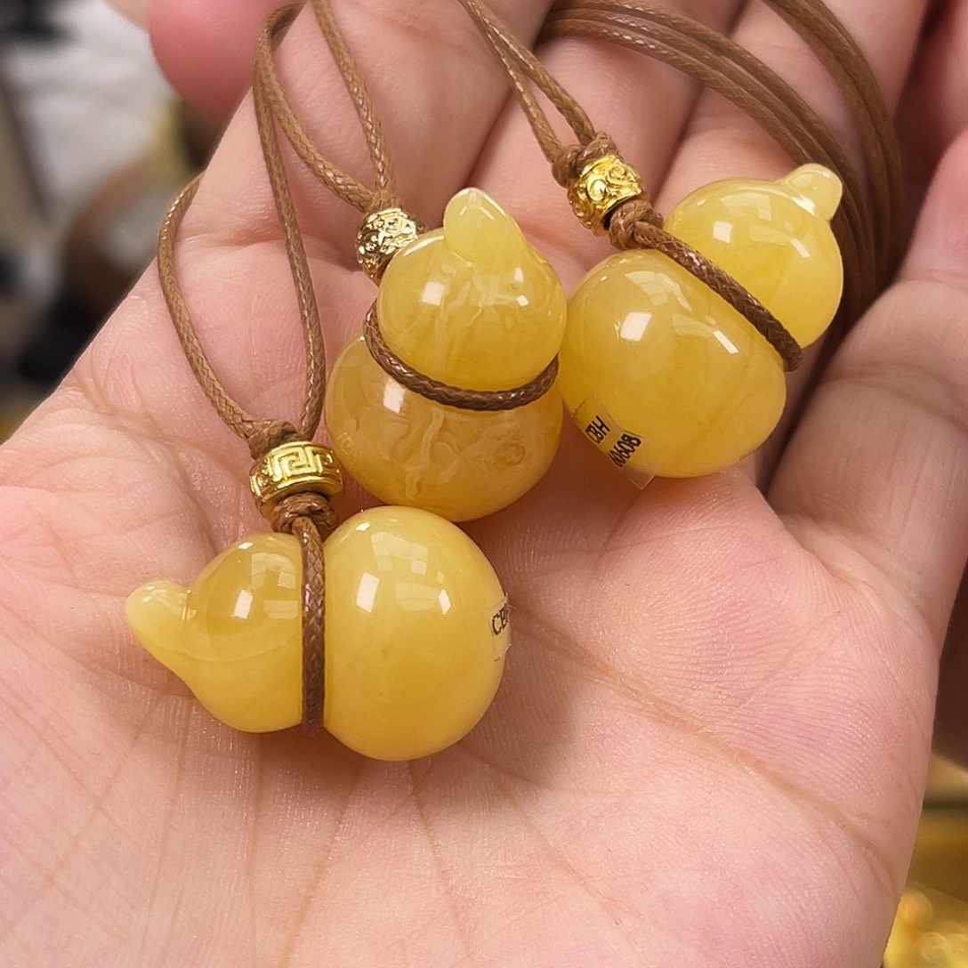 未镶嵌琥珀裸石多样性发其一