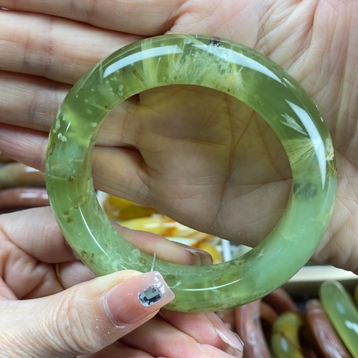 蛇纹石玉手镯未镶嵌56