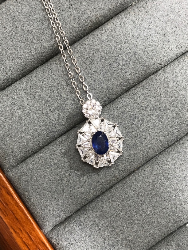 天然蓝宝石吊坠豪华镶