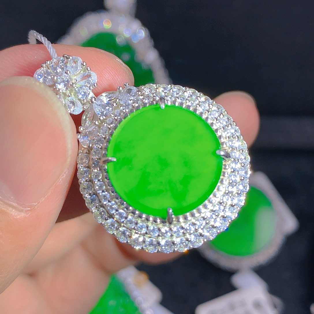 翡翠颈饰银S925镶嵌吊坠