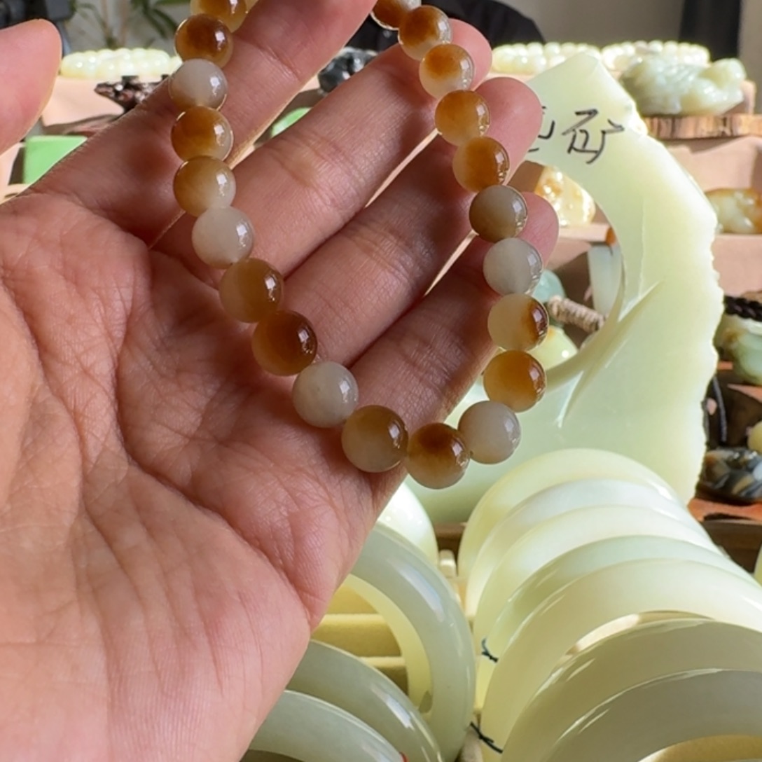 颈饰未镶嵌和田玉（糖玉）