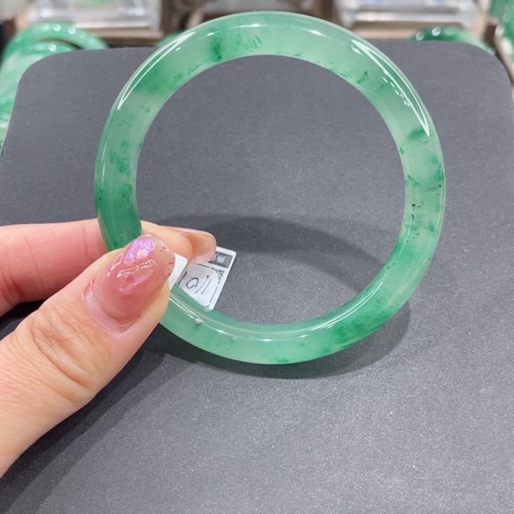 未镶嵌手镯石英质玉