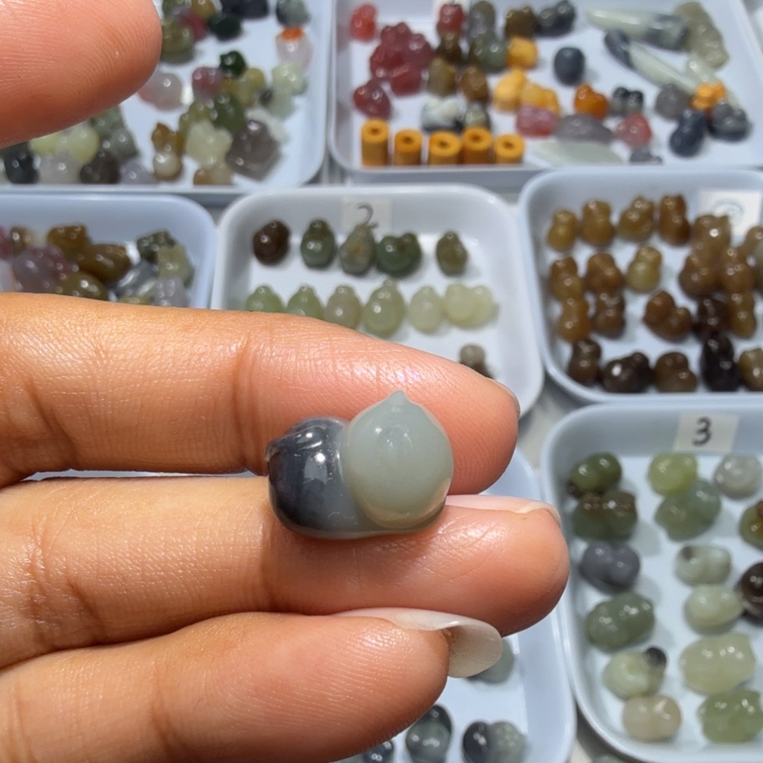 阿***瑜和田玉未镶嵌珠宝奇石