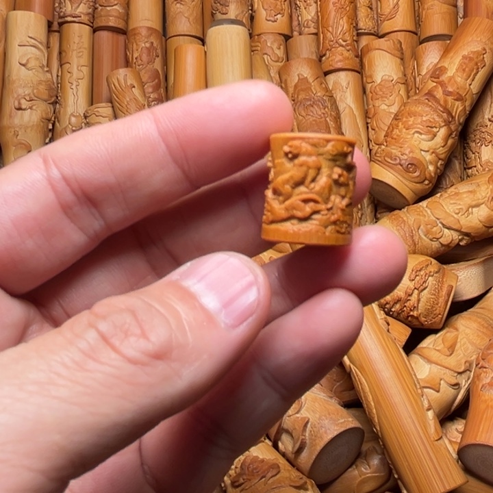 实心竹雕刻手把件