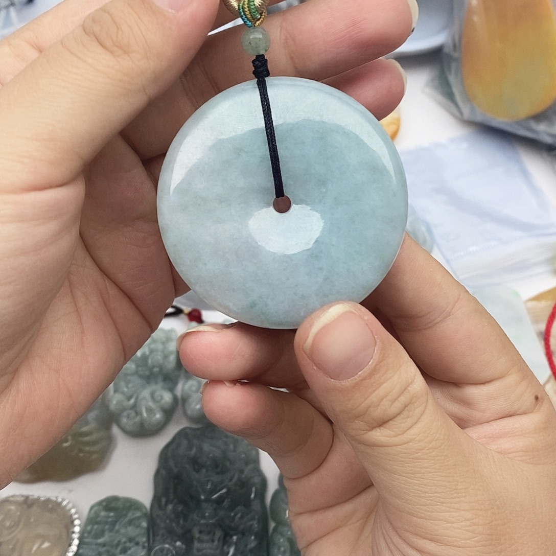 翡翠未镶嵌颈饰平安扣