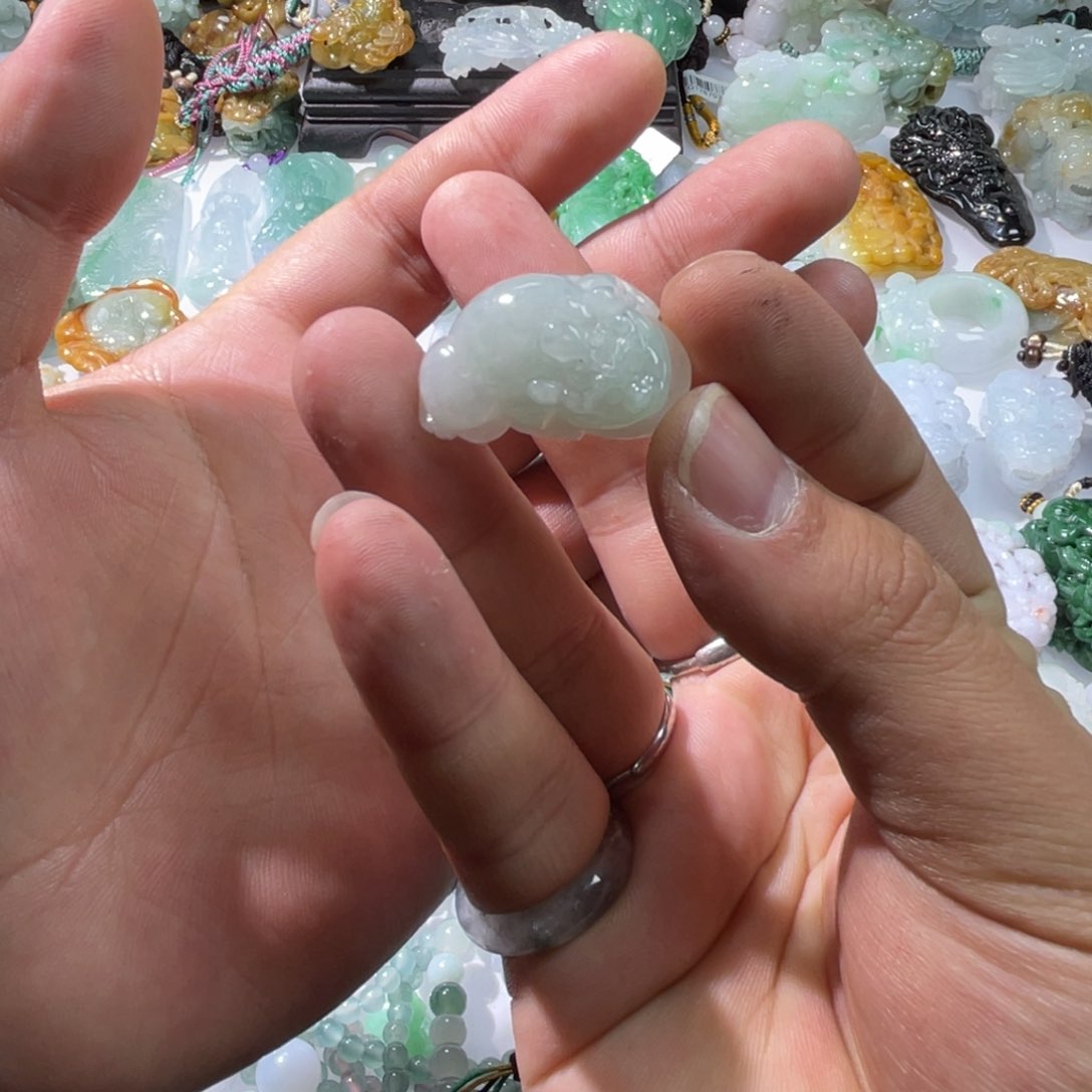 翡翠颈饰未镶嵌天然