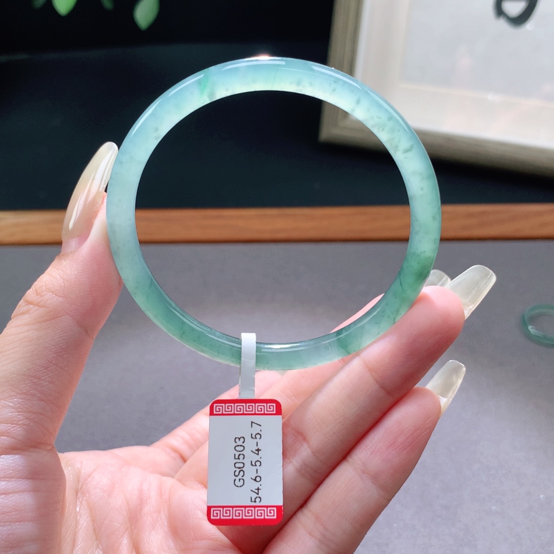 翡翠手镯未镶嵌天然翡翠手镯