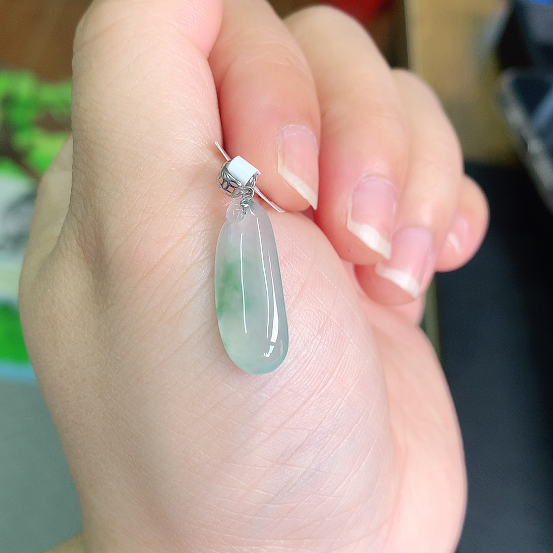 翡翠颈饰18K金镶嵌冰胶飘绿福瓜20*8*3.6