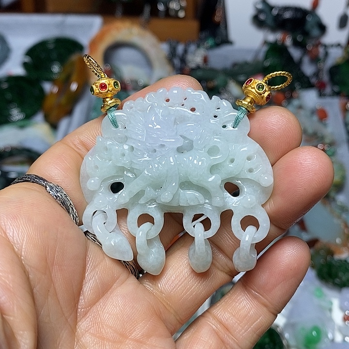 翡翠未镶嵌吊坠(赠链)