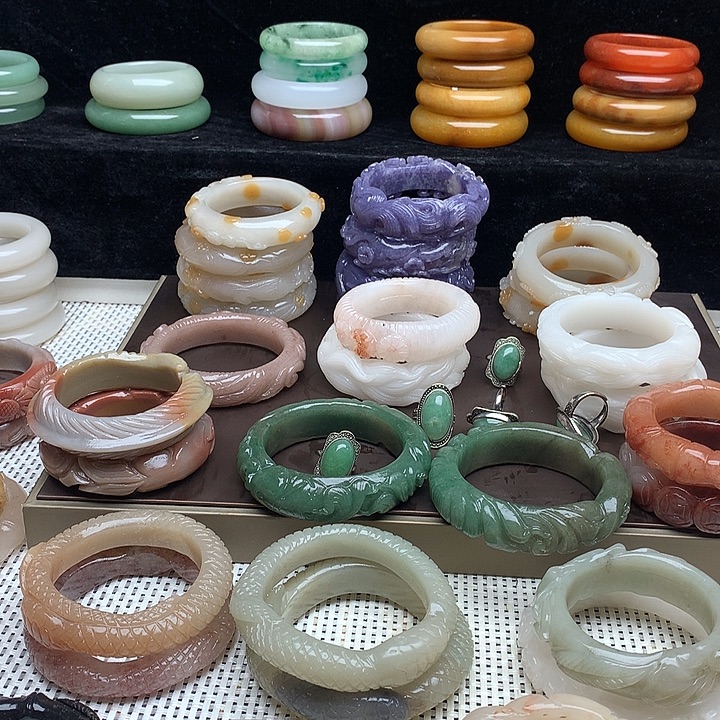 石英岩玉未镶嵌手镯